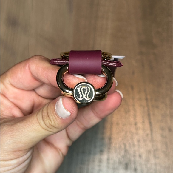 NWT Lululemon Never Lost Keychain Deluxe & Gold Keychain - Picture 2 of 4